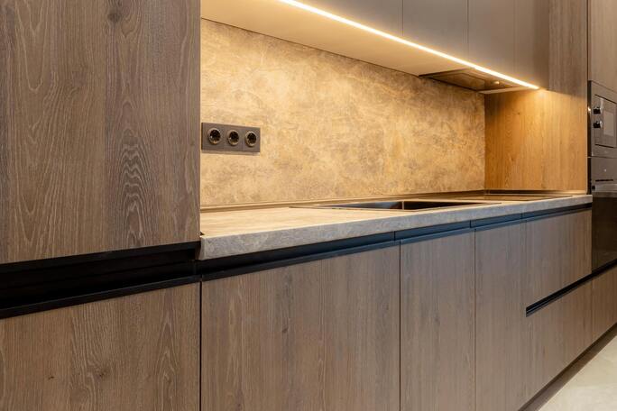 С имитацией (дерево, камень, бетон)